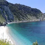 Village La Sorgente مكان تخييم *